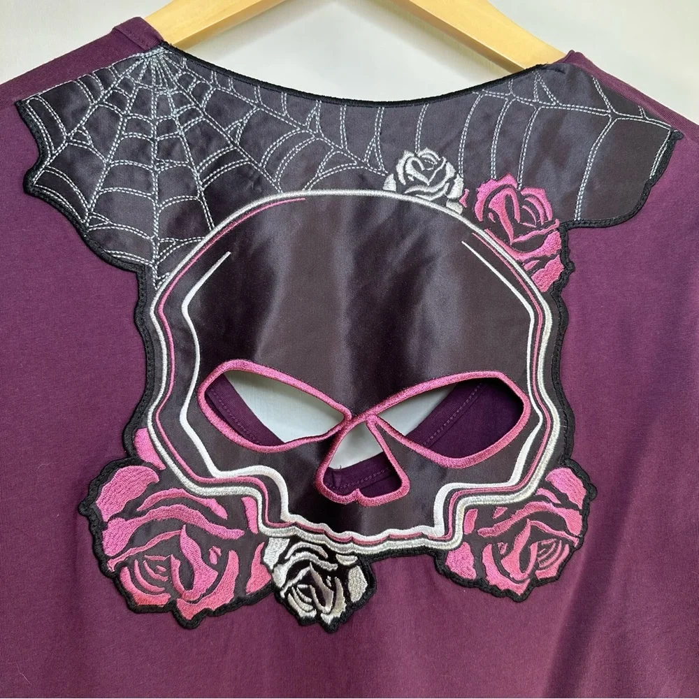 Harley Davidson Women’s V-Neck Skull T-Shirt. Color: Purple. Size: XL. - Picture 5 of 6